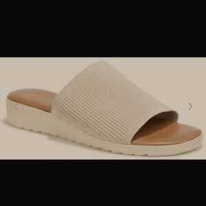 Kensie Women's Tan Slide Sandals